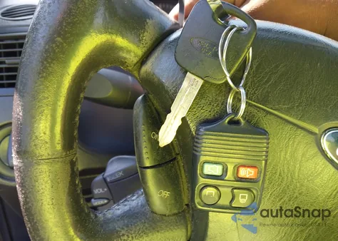 2005 Ford Focus Zx5 из США, поврежденный, VIN 3FAFP37N35R131784